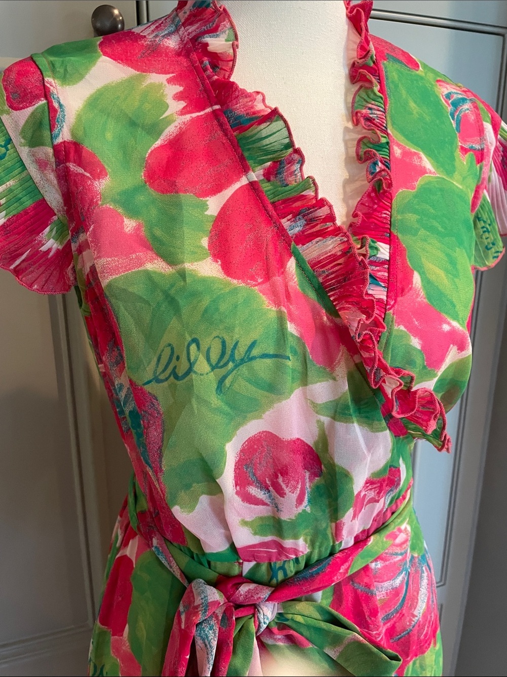 Lilly Pulitzer Floral Wrap Dress Size 8 Pink Green Ruffle Pleated Hem Slip Under - Picture 2 of 7